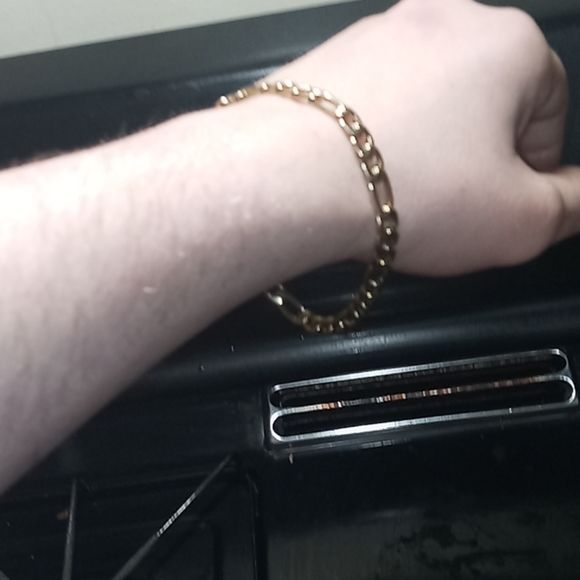 Gold fitted figure chain large can take links out - Picture 2 of 2